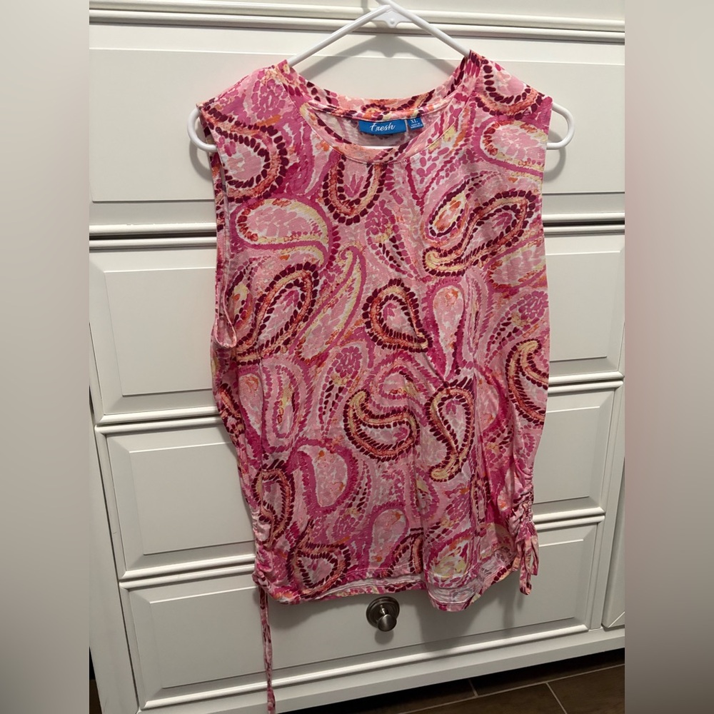 Fresh pink blouse with gathering and tie at the bottom on both sides